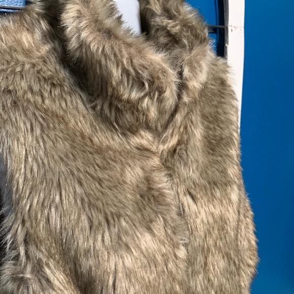 Beautiful faux fur vest - Picture 2 of 4